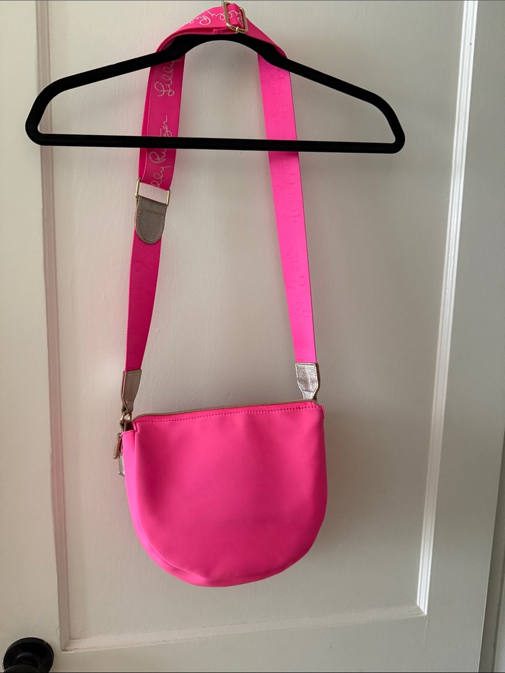 Lilly Pulitzer Hot Pink Crossbody Bag with Floral Lining - Picture 7 of 8